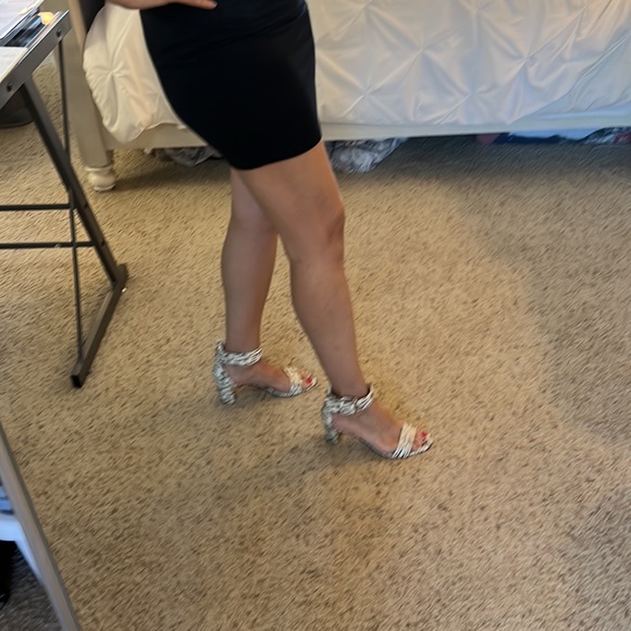 Nine West cream & black heels 3” heel like new. Very lightly worn. - Picture 8 of 11